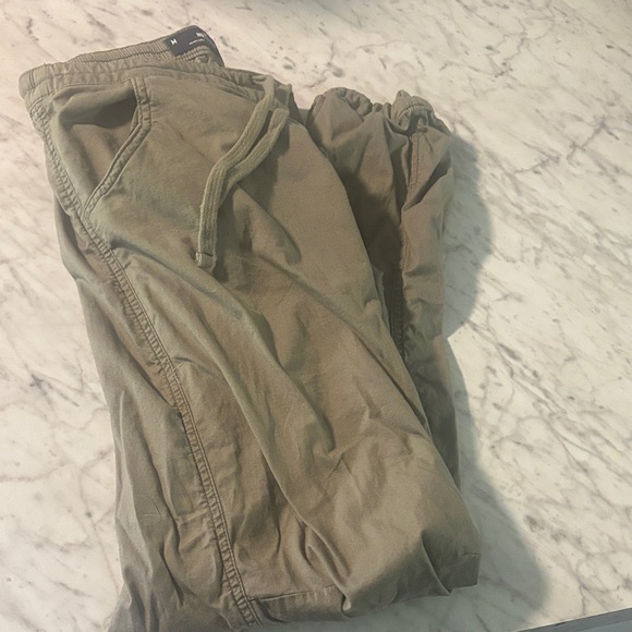 Hollister Women’s Olive Joggers - Picture 3 of 5